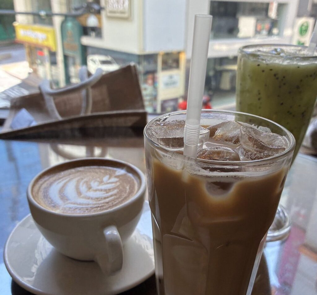 cafe coin2号店のラテ、スムージー